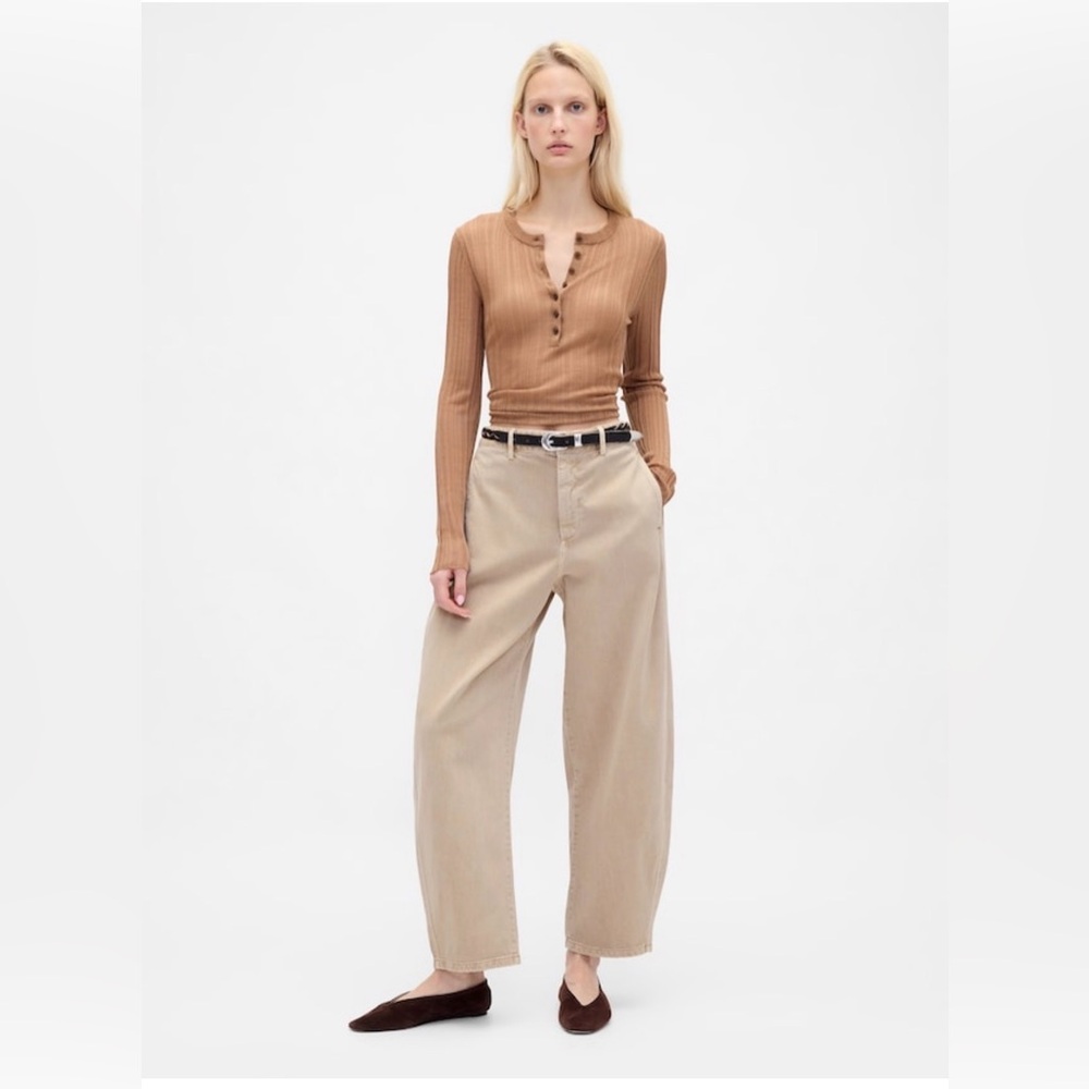 Gap Mid-Rise Barrel Chino